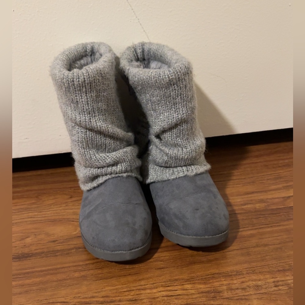 Cat & Jack Girls Foldover Sweater  silver Faux Fur Grey Boots
Side zipper